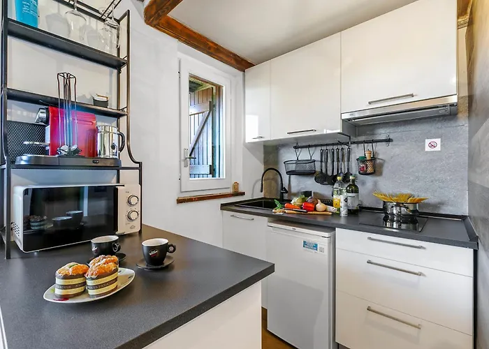 La Chicchetta - Happy *